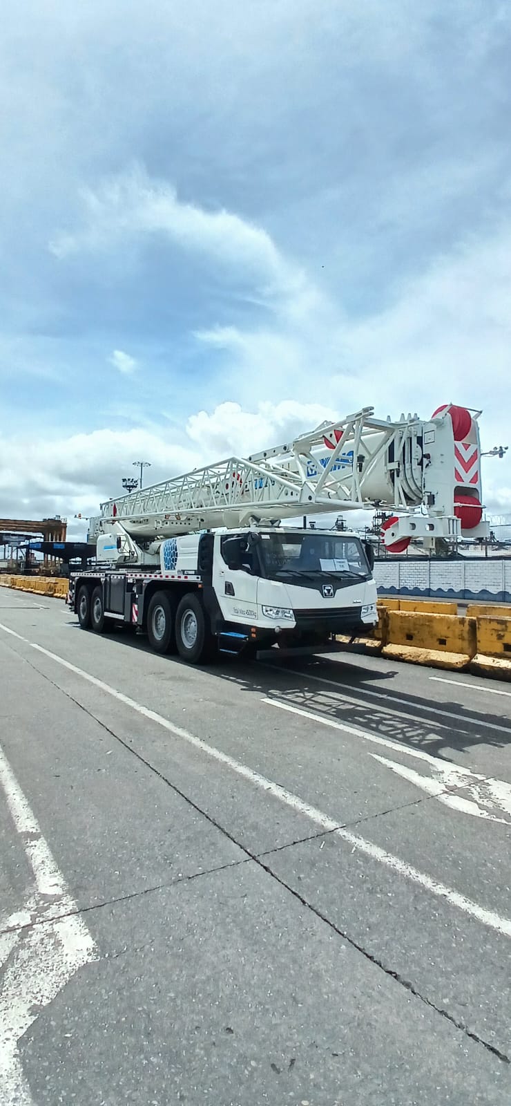 Grúa XCMG en operación