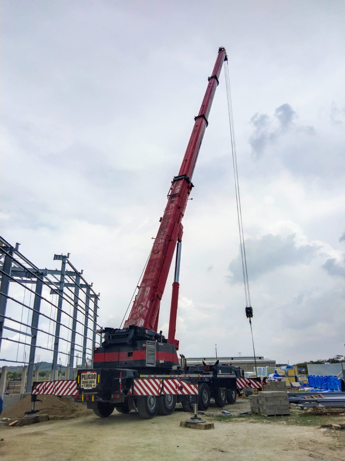 Specialized lifting with high-tonnage crane