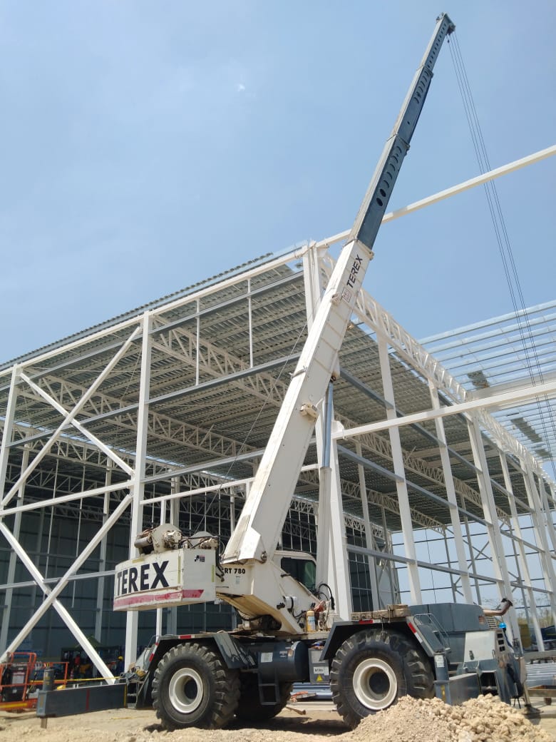 Specialized lifting with high-tonnage crane