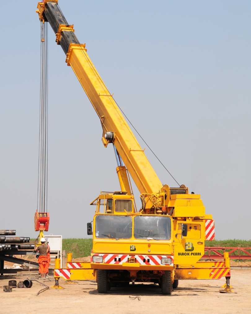 Specialized lifting with high-tonnage crane